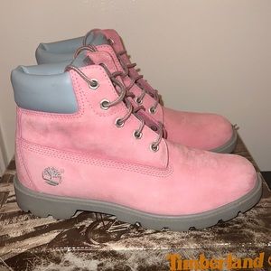 Gently worn women’s timberland boots!